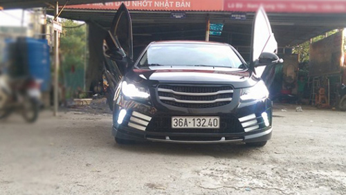 Chevrolet Cruze độ "cửa cánh chim" giống Lamborghini tại Thanh Hóa - 4