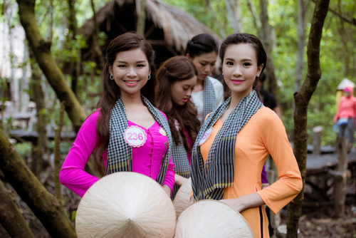 Thí sinh Hoa hậu Việt Nam đẹp hút hồn với áo bà ba - 2
