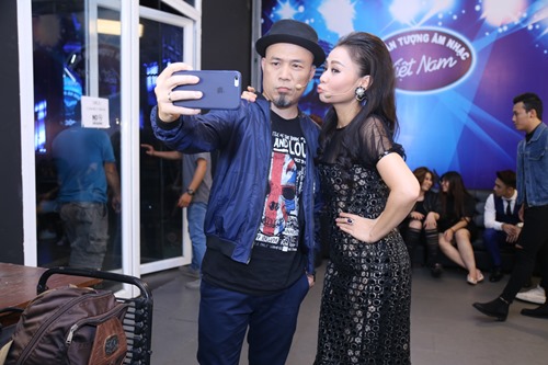 Thu Minh diện lại váy cũ làm giám khảo Vietnam Idol - 4