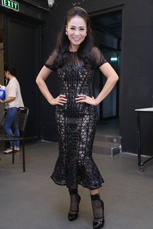 Thu Minh diện lại váy cũ làm giám khảo Vietnam Idol - 1