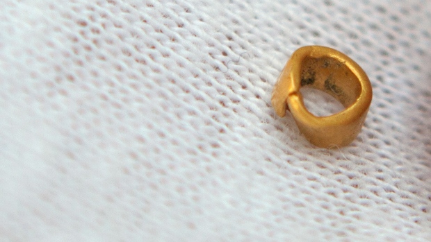 Tìm thấy cổ vật vàng 4.500 tuổi, lâu đời nhất thế giới - 1