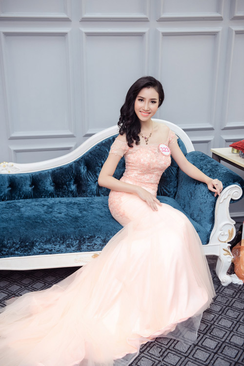 Hoa hậu VN: Thí sinh gợi cảm với đầm ôm sát, xẻ tà - 8
