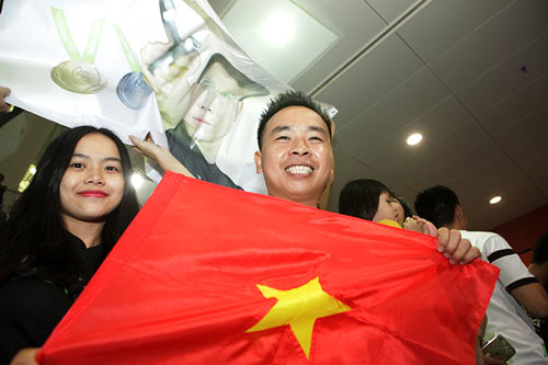 Hân hoan đón người hùng Hoàng Xuân Vinh về nước - 3