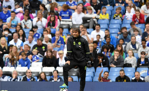Chelsea - Conte: Thích nhạc xập xình và hết mình trên sân - 1