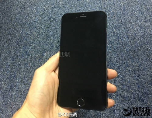 iPhone 7 Plus màu đen cực đẹp và nam tính - 1