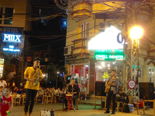 HN: Cuối tuần quyết giờ “giới nghiêm” các khu vui chơi - 1