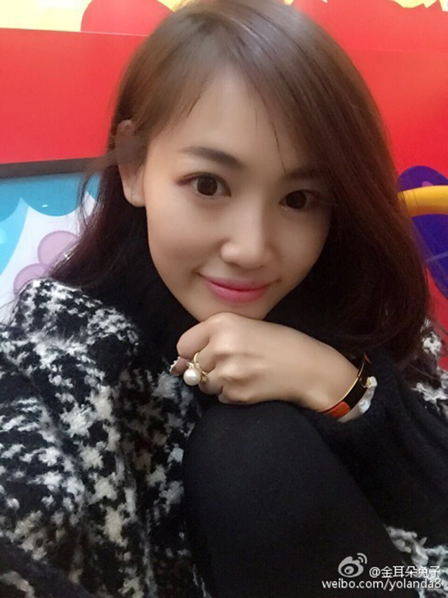 Nhiều đồng nghiệp và người hâm mộ đều bất ngờ trước thông tin này bởi trước đó gia đình Vương - Mã Dung có tiếng hạnh phúc. 