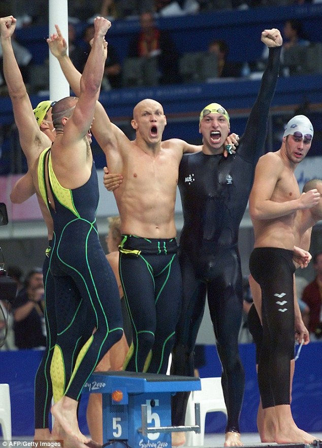 Đồ bơi tại Olympic ngày càng "thoáng đãng" - 14