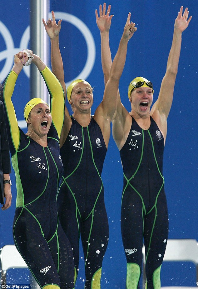 Đồ bơi tại Olympic ngày càng "thoáng đãng" - 12
