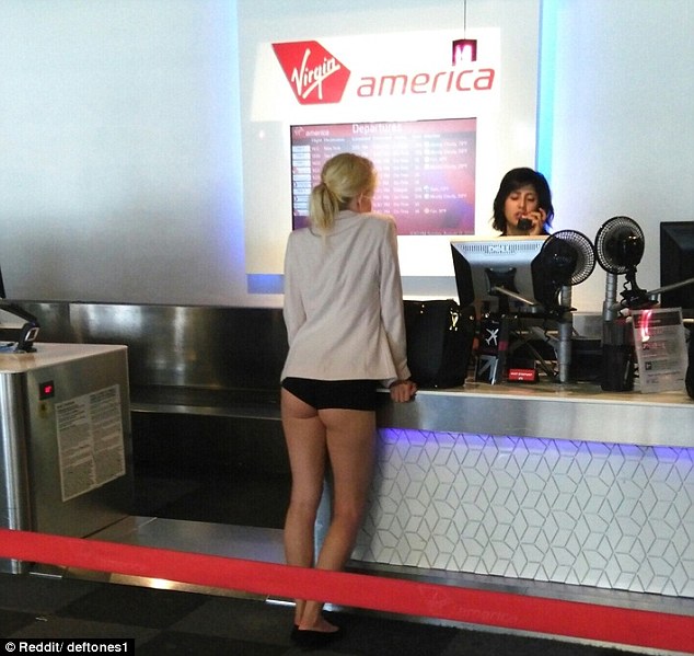 Cô gái trẻ đi mua vé máy bay quên mặc quần ở Mỹ - 1