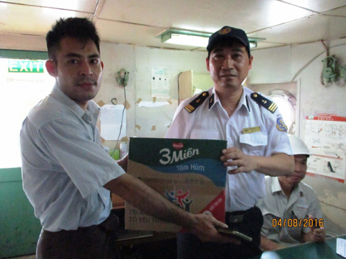 Thuyền viên và 2 tàu nước ngoài bị bỏ rơi tại Việt Nam - 2