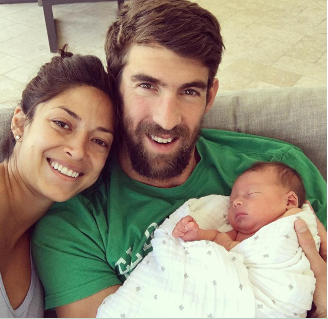 Nicole Johnson là vợ sắp cưới của Michael Phelps. Cô vừa sinh hạ bé Boomer cách đây hơn 2 tháng.