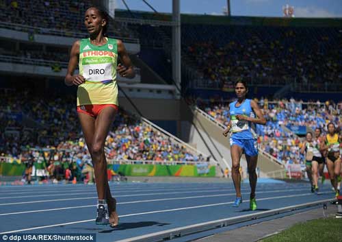 Chạy 3000m chỉ 1 giày vẫn "bay" vào chung kết Olympic - 1