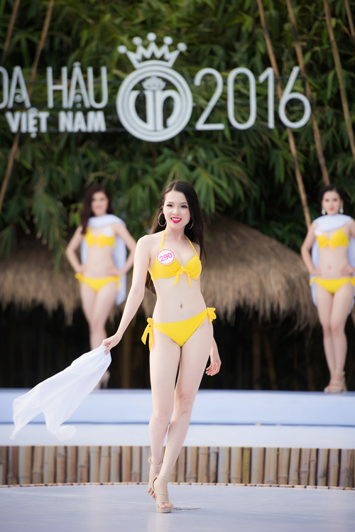 Top 33 Hoa hậu Việt Nam mơn mởn với bikini - 15