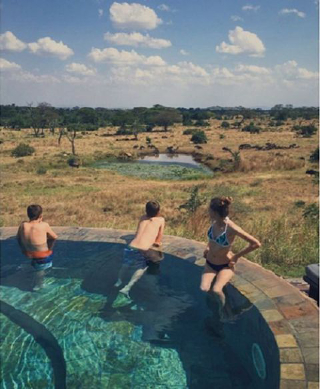Bể bơi Singita Faru Faru Lodge ở Tanzania.
