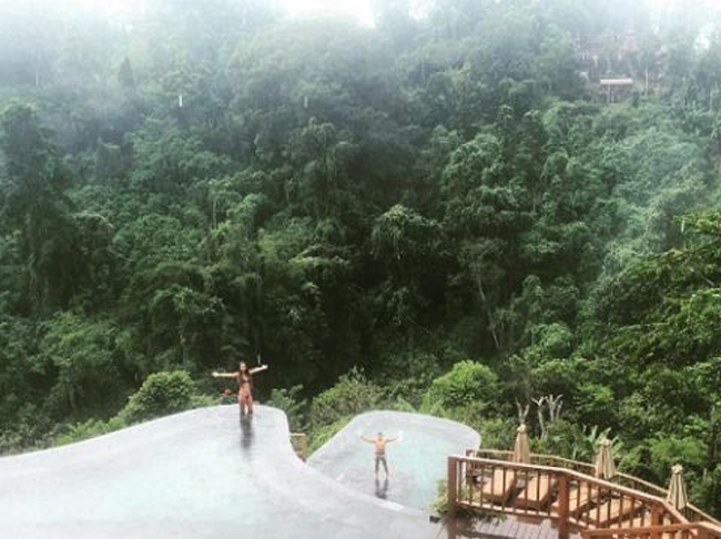 Hồ bơi ở&nbsp;khách sạn Hanging Gardens Ubud (Indonesia).
