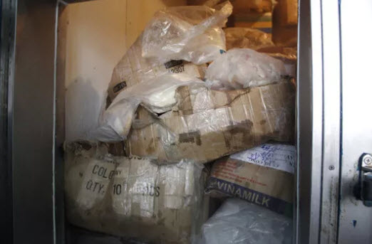 Đầy kho tôm, chả cá, mực “đểu” ở TP HCM - 4