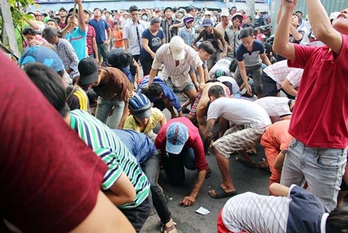 &#34;Cô hồn sống&#34; cướp tiền, giật đồ cúng náo loạn đường phố SG - 10