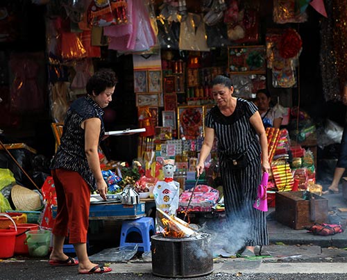 Ảnh: Khói bụi vàng mã bủa vây mọi ngõ ngách Thủ đô - 3