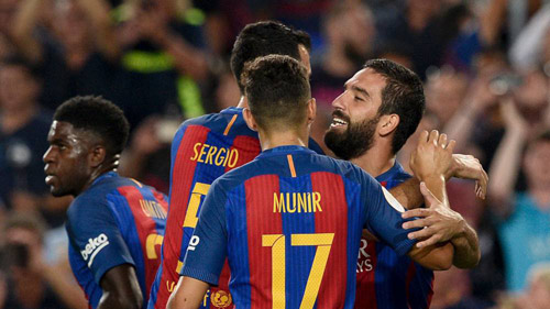 Barca - Sevilla: Phô diễn và nâng cúp - 1
