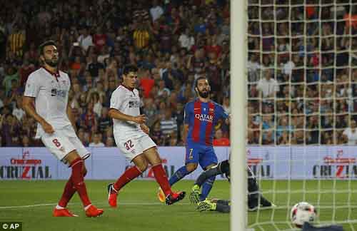 Barca giành Siêu cúp, Turan được ngợi ca hơn Messi - 1