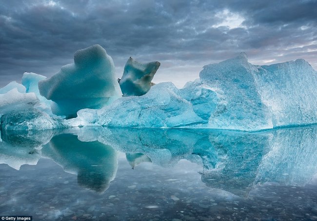 Ngắm núi băng 3 vạn năm tuổi cổ nhất thế giới - 1