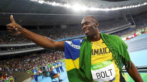 Hét to "số 1", Usain Bolt ăn mừng cú đúp HCV Olympic 2016 - 1