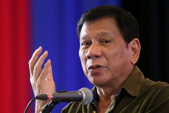 Tổng thống Philippines muốn &#34;mặt đối mặt&#34; TQ về Biển Đông - 1
