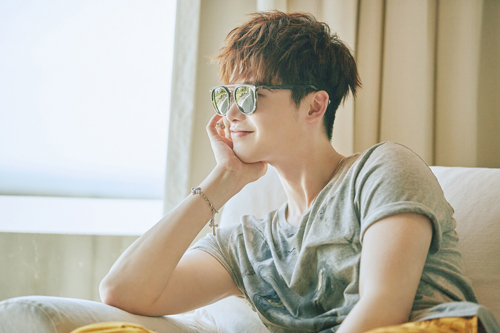 Loạt ảnh điệu đà không ngờ của &#34;xạ thủ&#34; Lee Jong Suk - 13