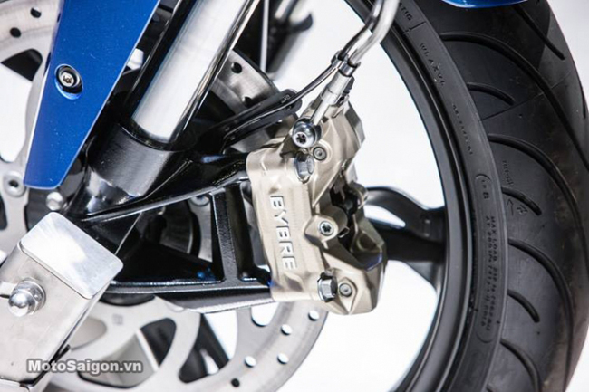 BMW G310R có bộ phuộc Upside Down đường kính 41 mm và gắp đơn bằng nhôm đằng sau
