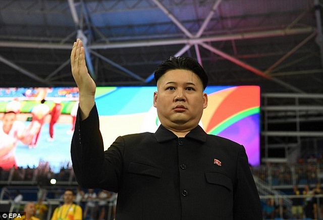 Người giống hệt Kim Jong-un xuất hiện ở Olympic Rio - 2