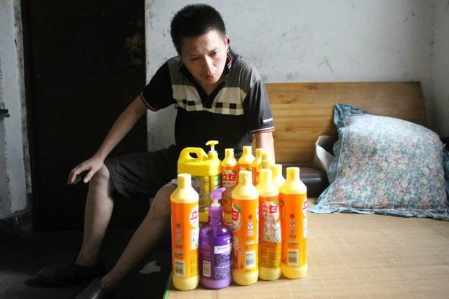 Người đàn ông TQ mỗi ngày “nốc” nửa chai thuốc tẩy - 3