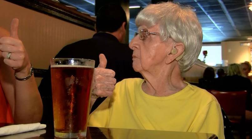 Mỹ: Sống lâu trăm tuổi nhờ uống bia mỗi ngày - 1