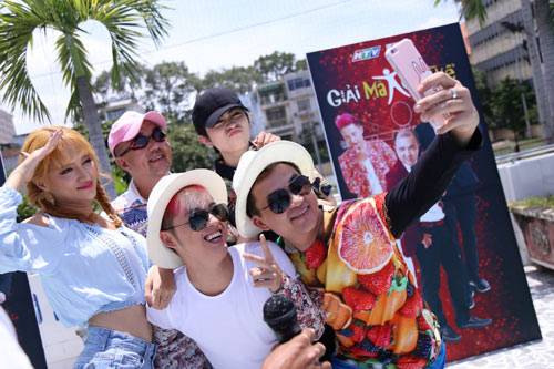 Hương Giang Idol sợ &#34;hết hồn&#34; vì phải hôn đồng nghiệp - 1