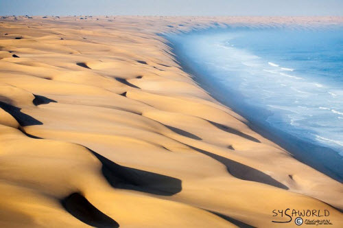 Nơi sa mạc Namib “hẹn hò” với đại dương - 1