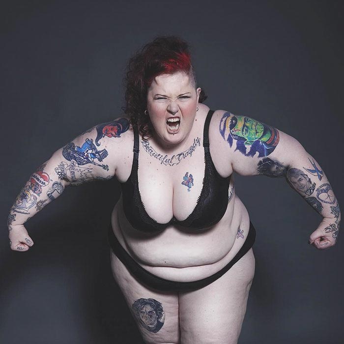 Ngắm vẻ đẹp của người phụ nữ bên trong bộ quần áo - 2