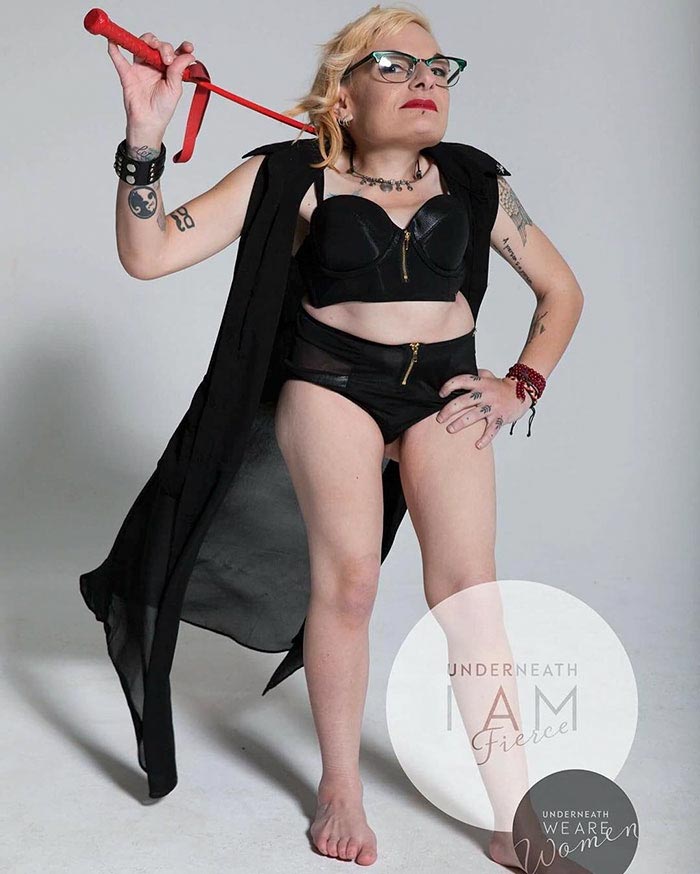 Ngắm vẻ đẹp của người phụ nữ bên trong bộ quần áo - 5