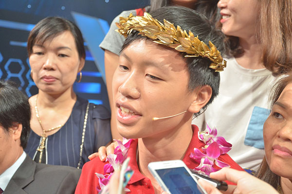 Cận cảnh vòng nguyệt quế mạ vàng của Olympia 2016 - 7