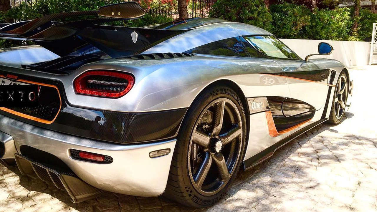 Tay đua nữ &#34;sexy&#34; điều khiển siêu xe Koenigsegg One:1 - 2