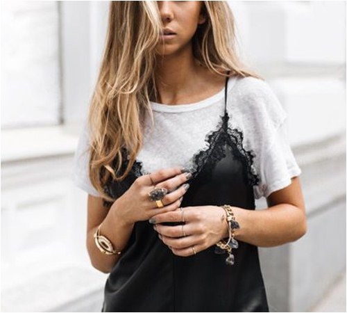 Đừng vội cất áo hai dây vào góc tủ! - 4