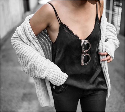 Đừng vội cất áo hai dây vào góc tủ! - 6