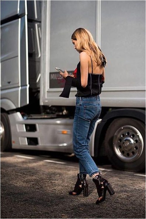 Đừng vội cất áo hai dây vào góc tủ! - 12