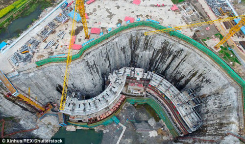 Bên trong khách sạn siêu sang dưới mỏ đá hoang ở TQ - 4