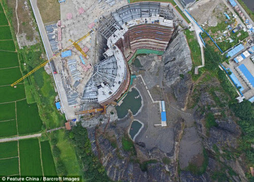 Bên trong khách sạn siêu sang dưới mỏ đá hoang ở TQ - 6