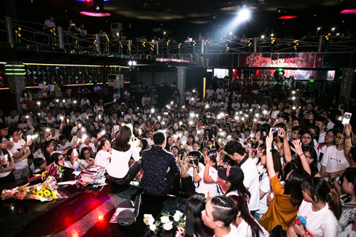 Phạm Hương hát "Sau tất cả" tặng 500 fan - 4