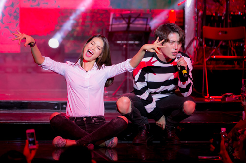 Phạm Hương hát "Sau tất cả" tặng 500 fan - 8