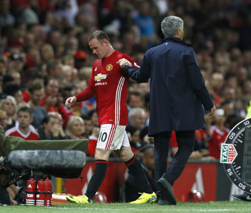 MU - Rooney: Đội trưởng "cô đơn" và dấu hỏi tương lai - 1