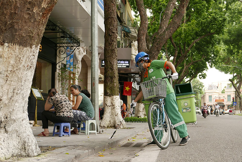 Lần đầu xuất hiện xe đạp gom rác trên đường phố Thủ đô - 3