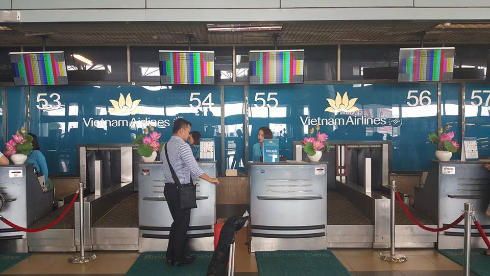 Màn hình làm thủ tục tại sân bay Nội Bài hiện "ký tự lạ" - 1