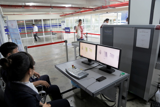 Trung tâm hành chính Bình Dương nghiêm ngặt như sân bay - 3